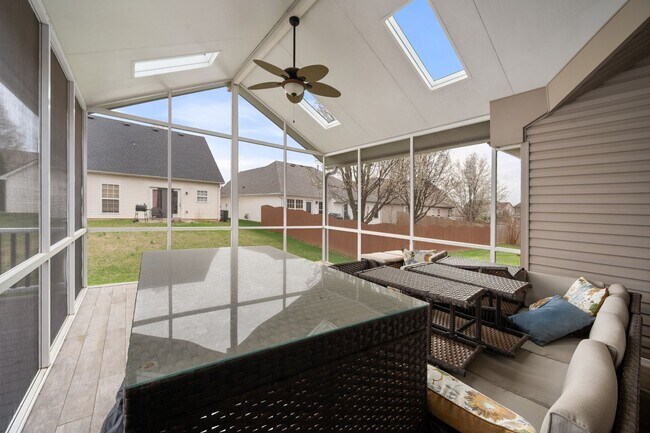 Building Photo - Gorgeous 3-bedroom, 2-bathroom ranch-style home