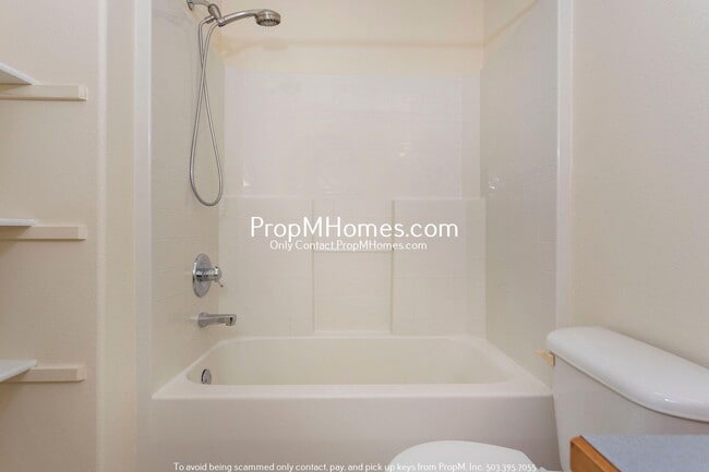 Building Photo - Bull Mountain Three Bedroom Home!