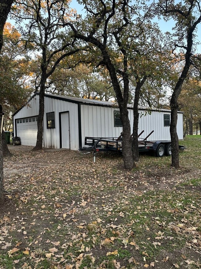 Building Photo - Beautiful HOME with almost 4 acres !! with 30x40 SHOP 3 bed 2 bath 2 car