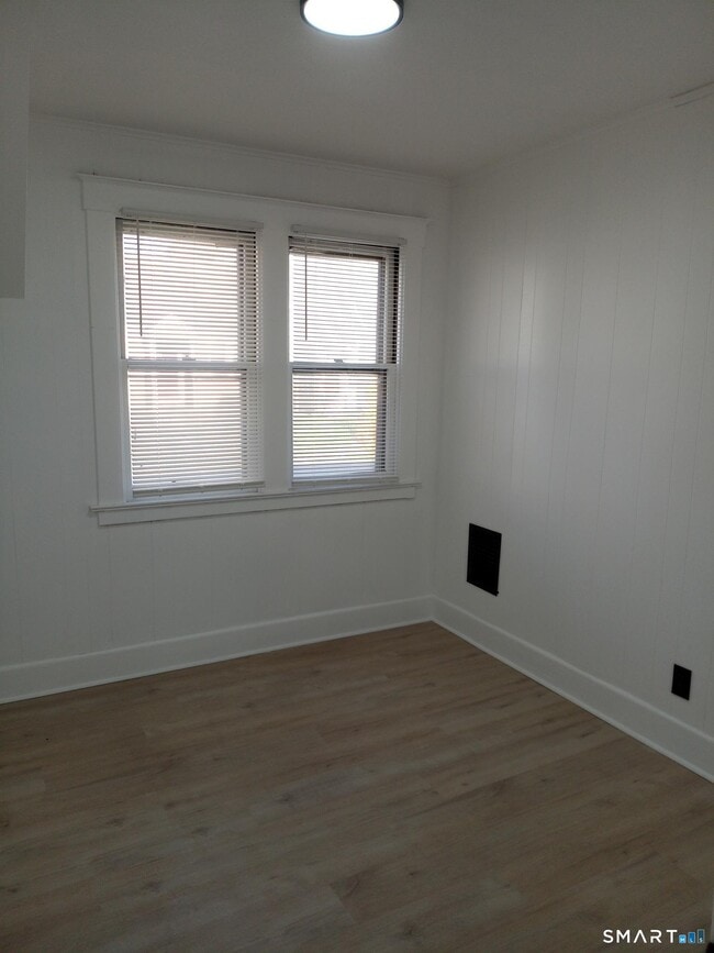 Building Photo - 105 Hillside Ave