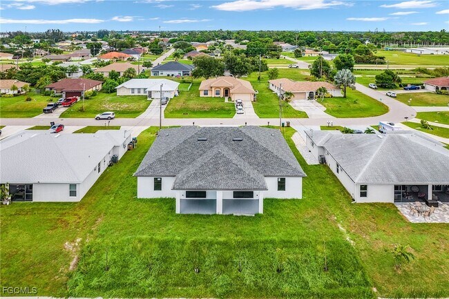 Building Photo - 602-604 SW 8th Pl