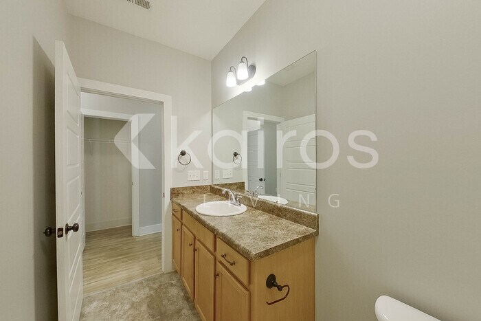 Building Photo - 165 Maple Leaf Dr