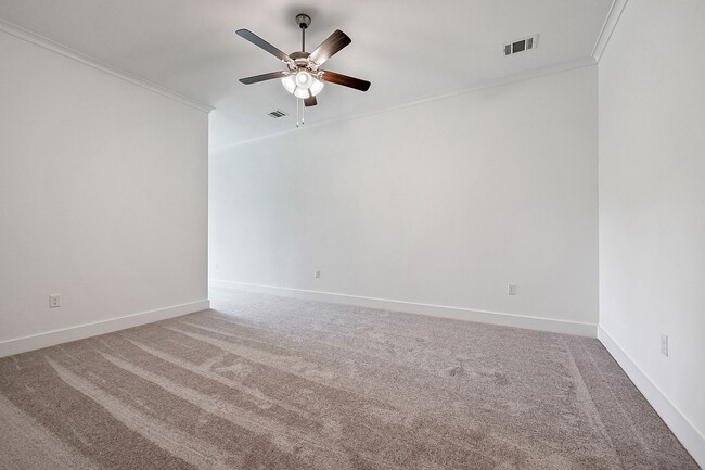 Building Photo - Must see in the heart of Baton Rouge!