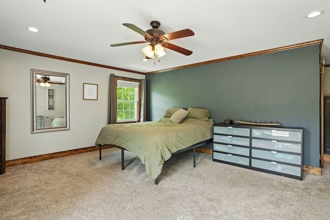 Building Photo - 864 Greenwood Rd