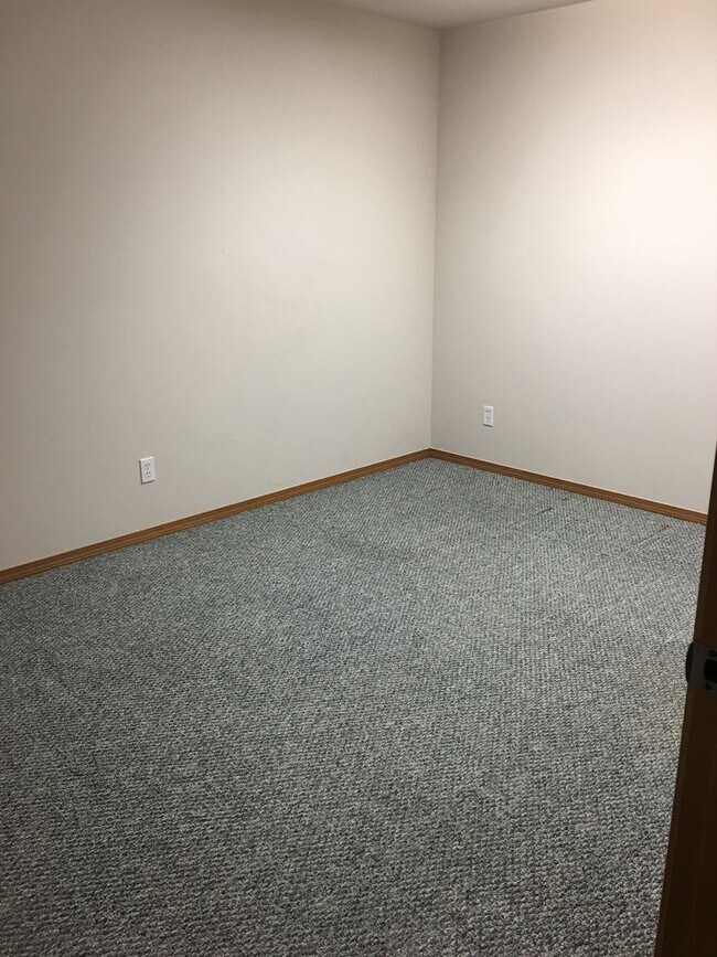 Building Photo - ***PENDING APPLICATIONS***Large 4 bedroom house that is Pet Friendly!