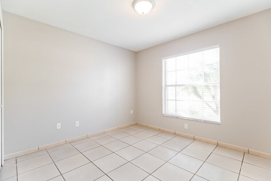 Building Photo - 11831 Cranbourne Dr