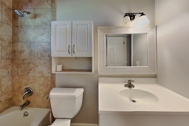 Building Photo - 1016 Manchester Cir
