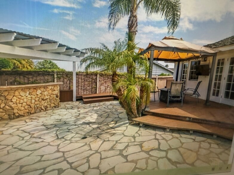 Building Photo - 2805 Calle Aventura
