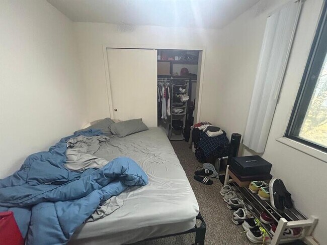 Building Photo - 134 E Johnson St