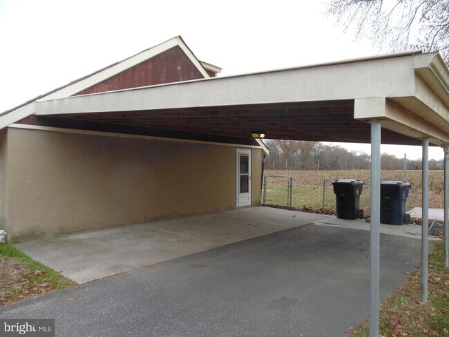 Building Photo - 512 Clems Run