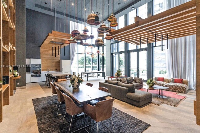 Building Photo - 1010 Brickell Ave