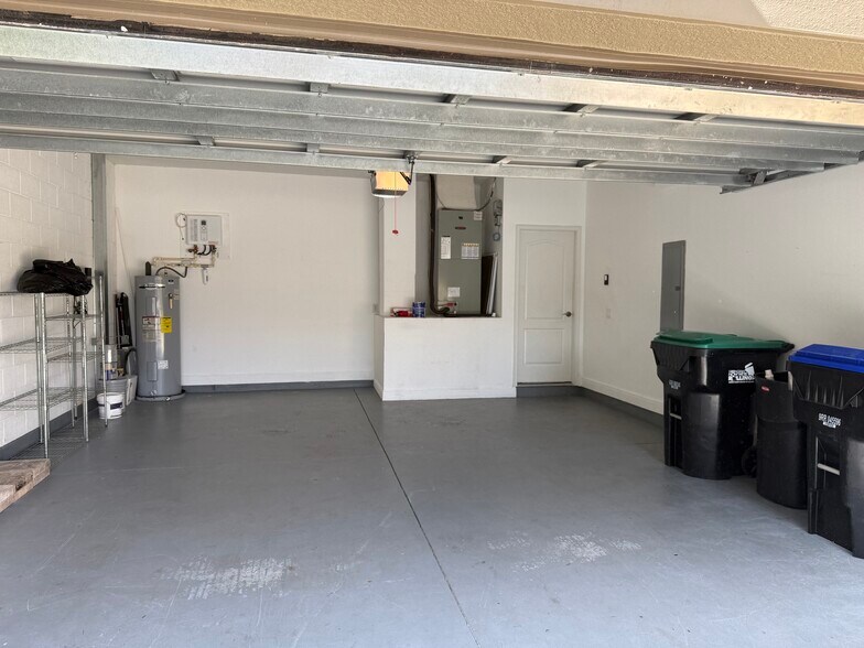 Building Photo - 7530 Colbury Ave