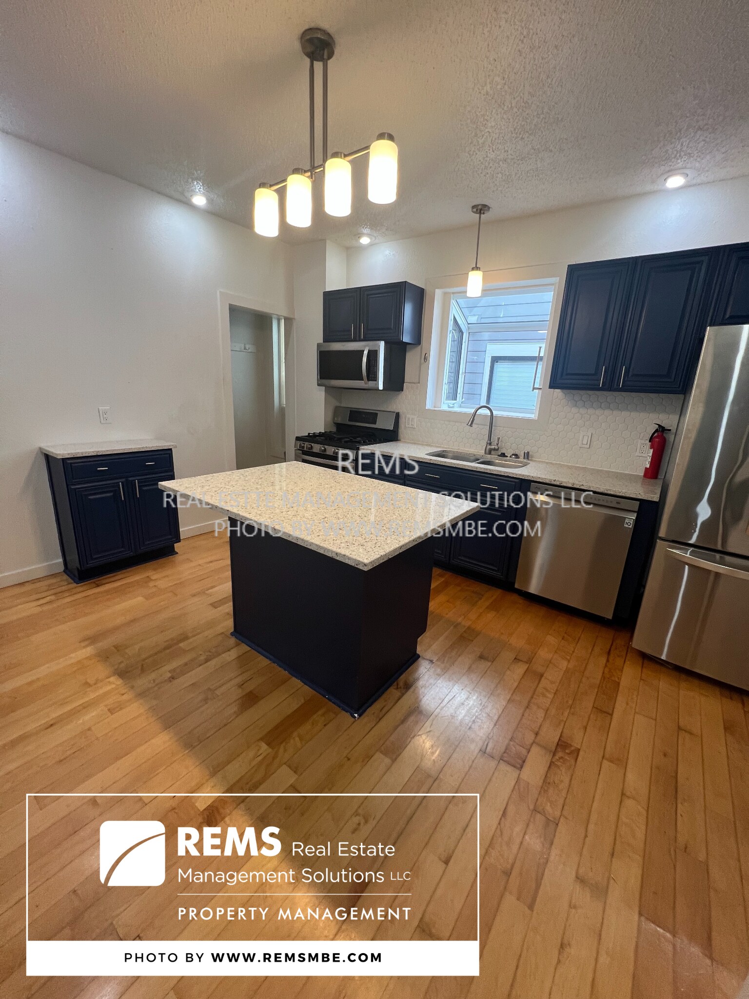 Building Photo - 813 Williamson St