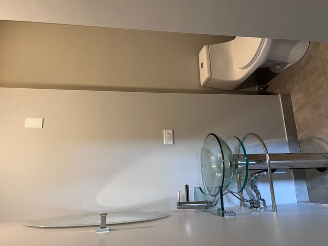 Building Photo - 1208 E 64th St