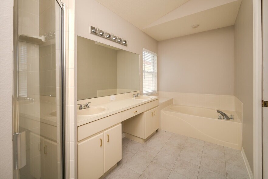 Building Photo - 30801 Tremont Dr