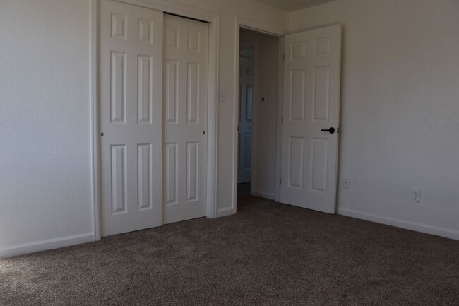 Building Photo - 2412 Sunset Dr
