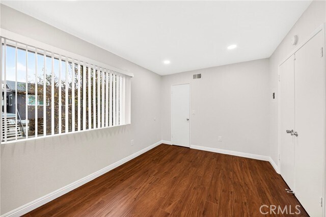 Building Photo - 160 Greentree Ln