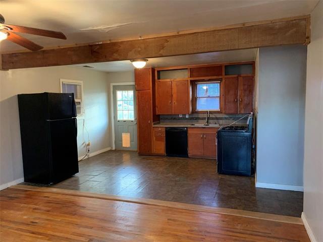 Building Photo - 107 S Cherry St