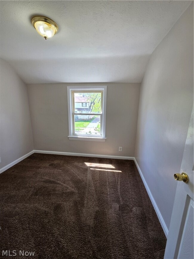 Building Photo - 3757 Grosvenor Rd