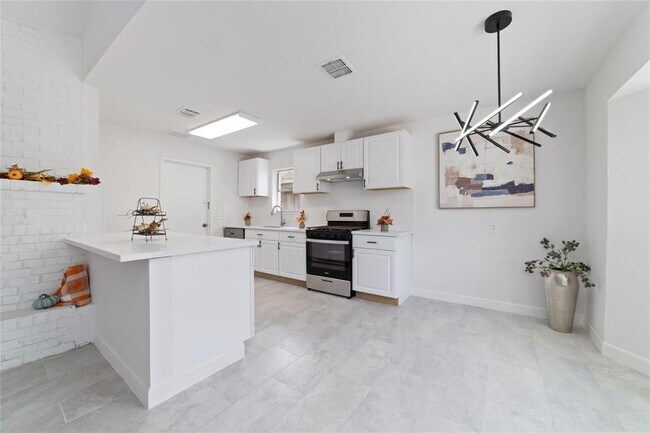 Building Photo - 12018 Troulon Dr