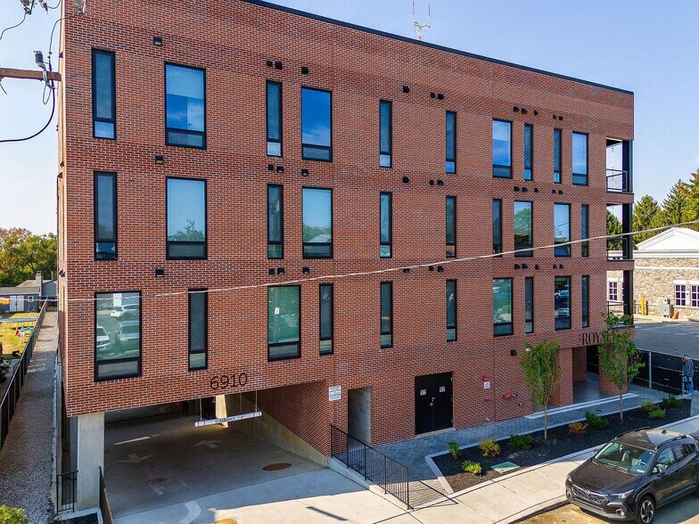 Building Photo - 6910 Ridge Ave