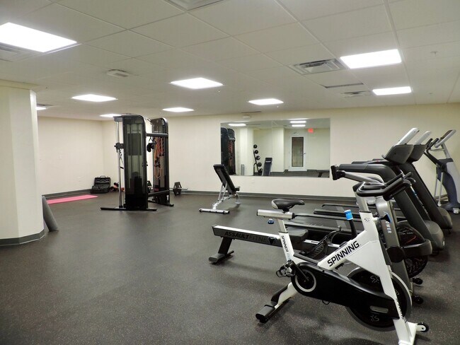 Building Photo - Stylish 1-Bed • 819 Sq. Ft. • Free Interne...