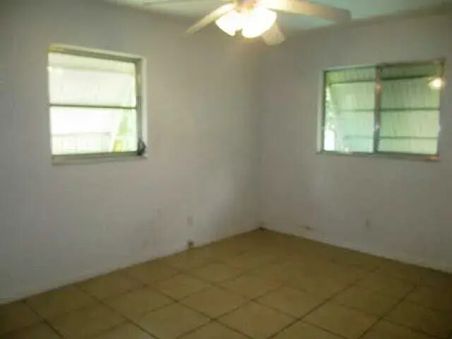 Building Photo - 2231 Iris Way