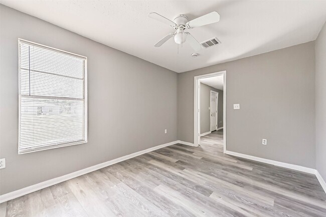 Primary Photo - 9839 Racine St