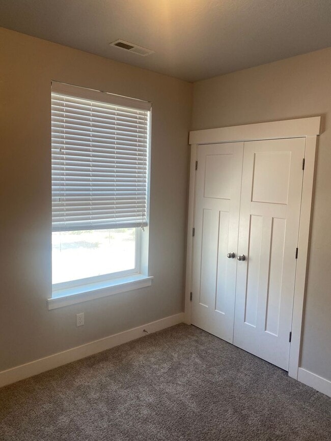 Building Photo - Beautiful 3 bed 2 bath townhome in Vineyard