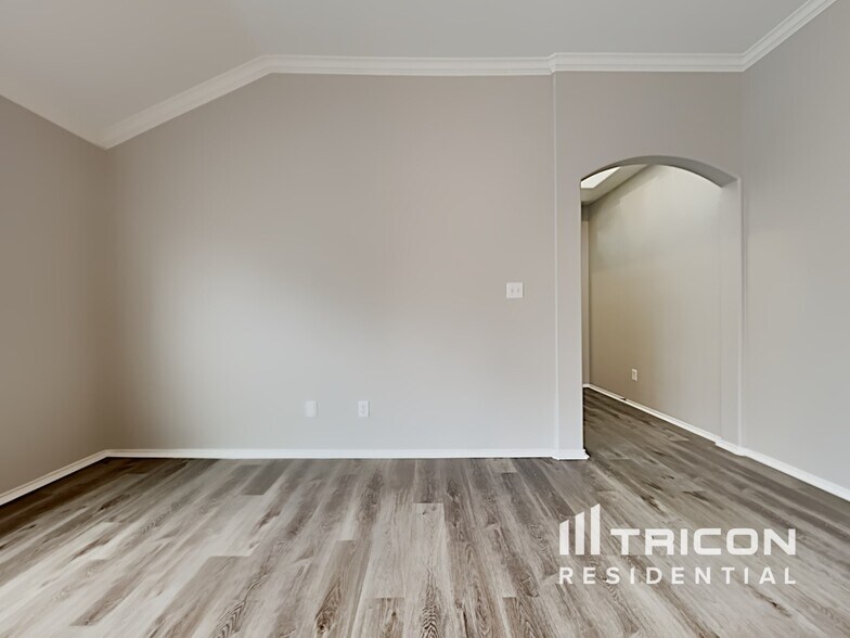 Building Photo - 213 Oak Ridge Dr