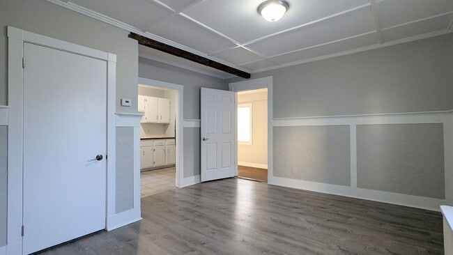 Building Photo - 2 Silver Pl