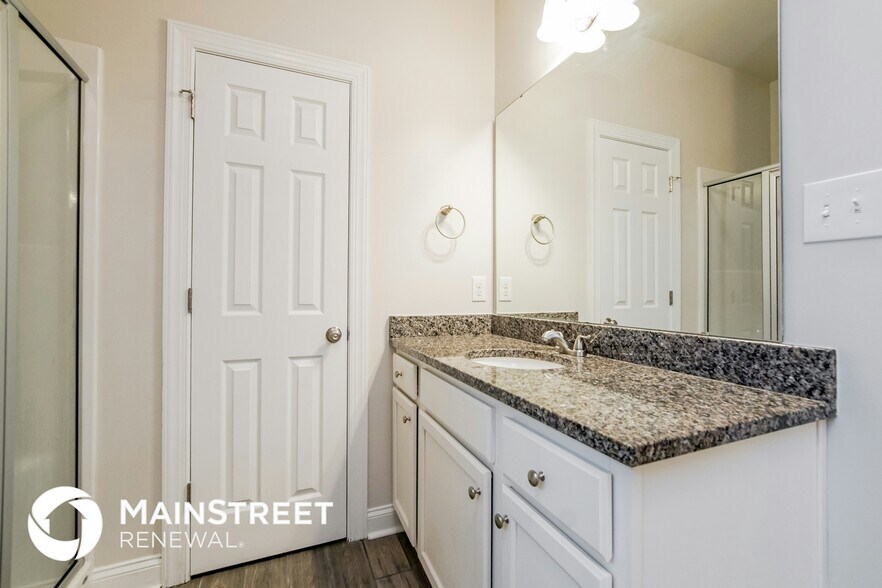 Building Photo - 140 Telesto Cir