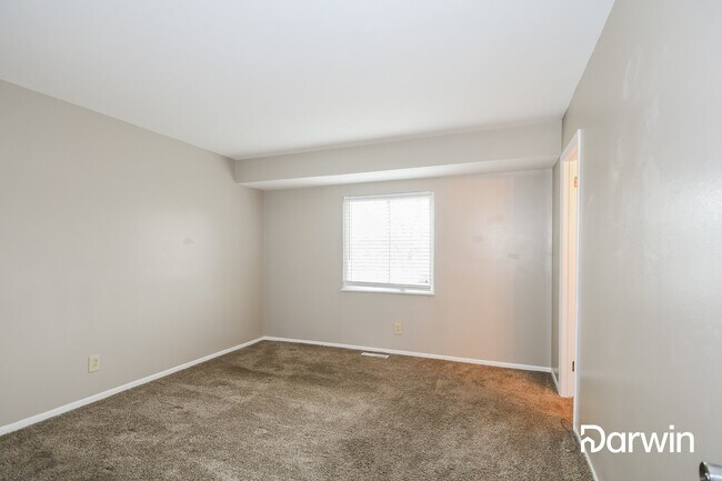 Building Photo - 1570 Bluefield Dr