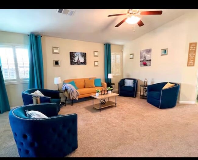 Building Photo - Super Great Deal on this fully furnished 4 BD 2 BA house with a Pool and Solar