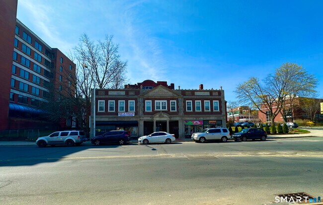 Building Photo - 135 W Main St