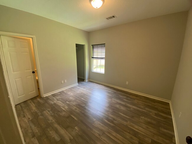 Building Photo - 406 Shady Pk Cv