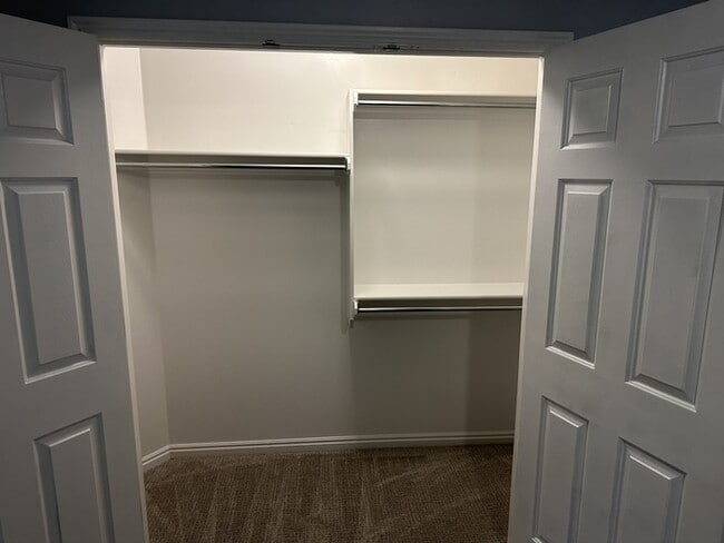 Building Photo - 630 W Allen Cove