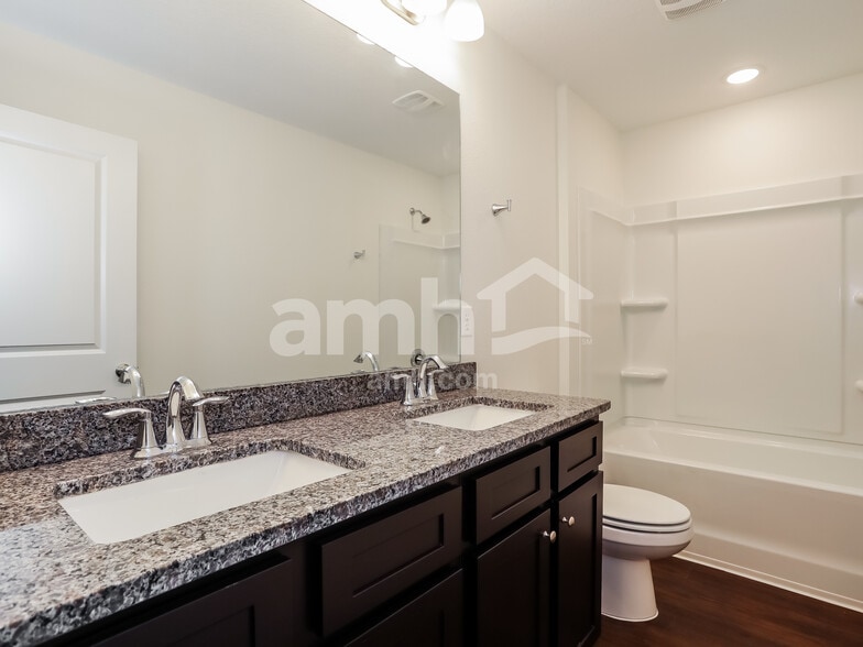 Building Photo - 301 Banyan Frst Dr