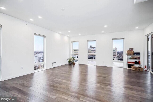 Building Photo - 1501 N 31st St