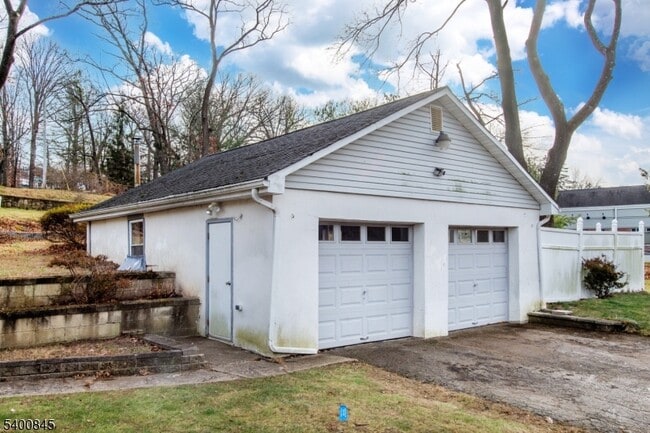 Building Photo - 16 Front St