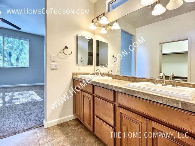 Building Photo - 12860 N Camino Vieja Rancheria