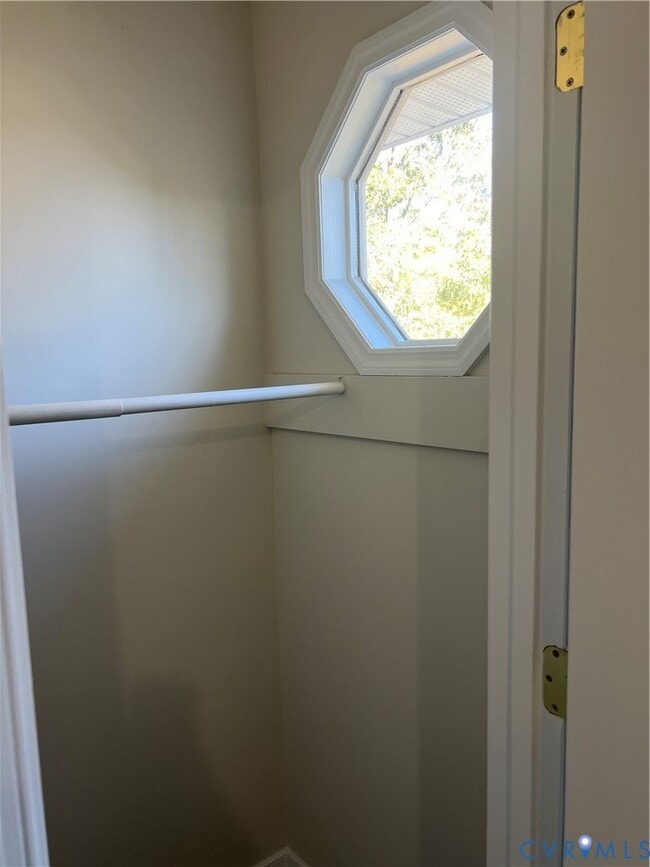 Building Photo - 2123 Cloverdale Ave