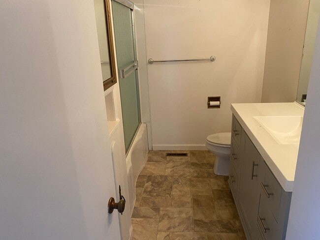 Building Photo - 944 Mesa St