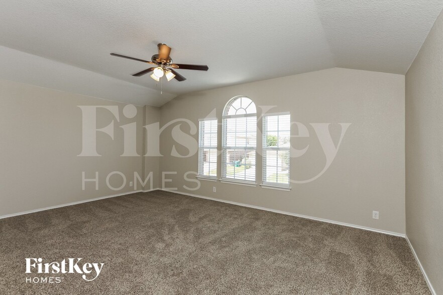 Building Photo - 466 Dolly Dr