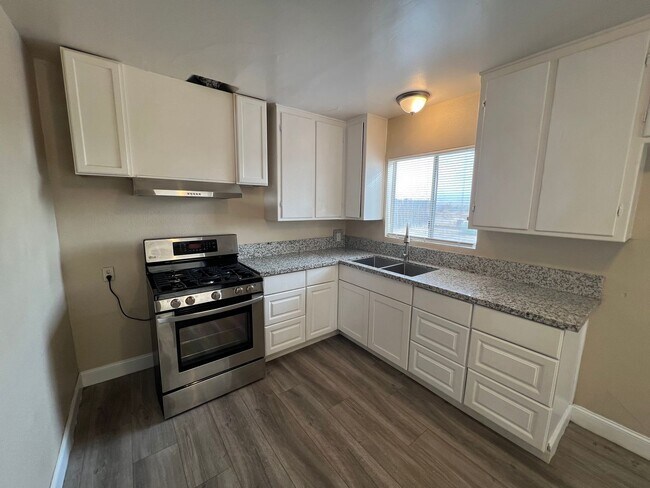 Building Photo - This cute home won't last long with a new ...