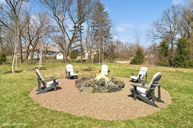 Building Photo - 1674 Bowling Green Dr