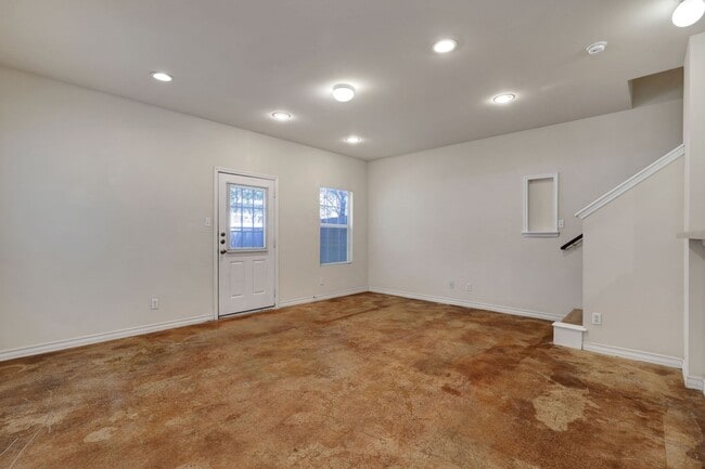 Building Photo - 7823 Kingsbury Wood