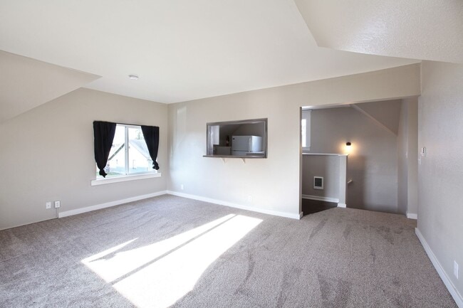 Building Photo - Darling 2 Bedroom Convenient Stanwood Home Move in Ready!