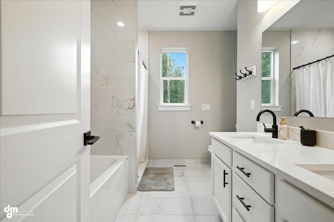 Building Photo - 4 BEDROOM | 2 BATHROOMS | 3 CAR GARAGE | M...