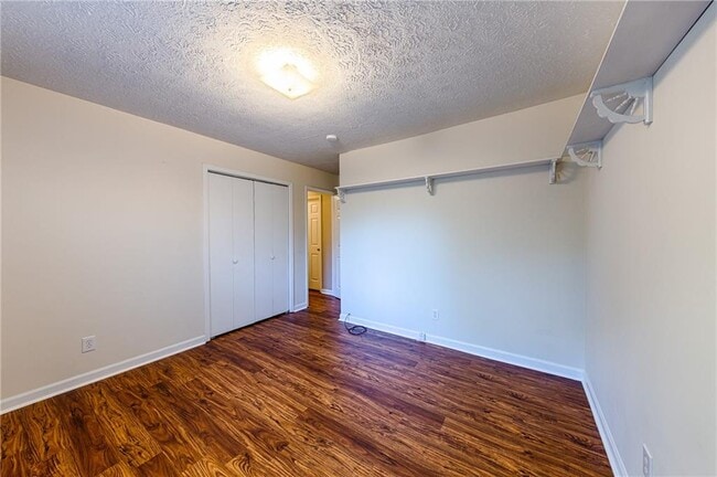 Building Photo - 4161 W Pointe Dr NW